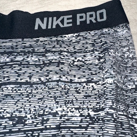 Nike Pro Leggings - Picture 4 of 5